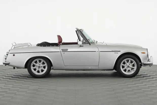 Datsun SP310/311 Roadster with VTO vintage aluminum wheels - Photo 3