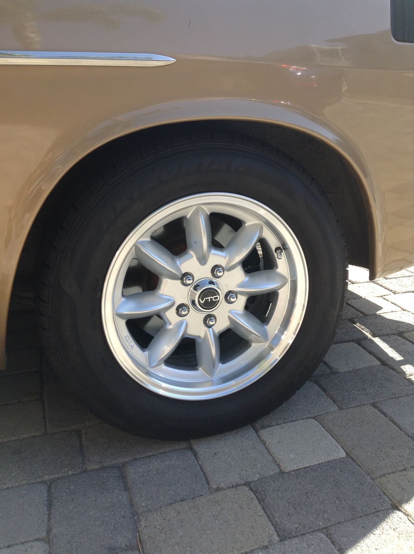 Volvo 1800/1800ES with VTO vintage aluminum wheels - Photo 7