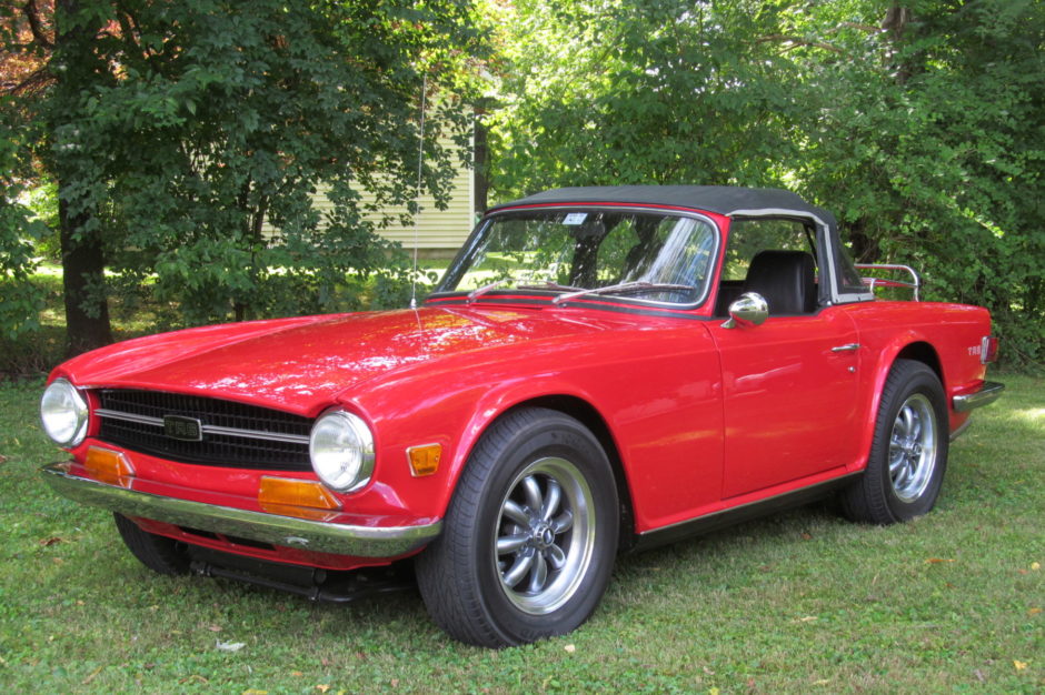 Triumph TR6 with VTO vintage aluminum wheels - Photo 1