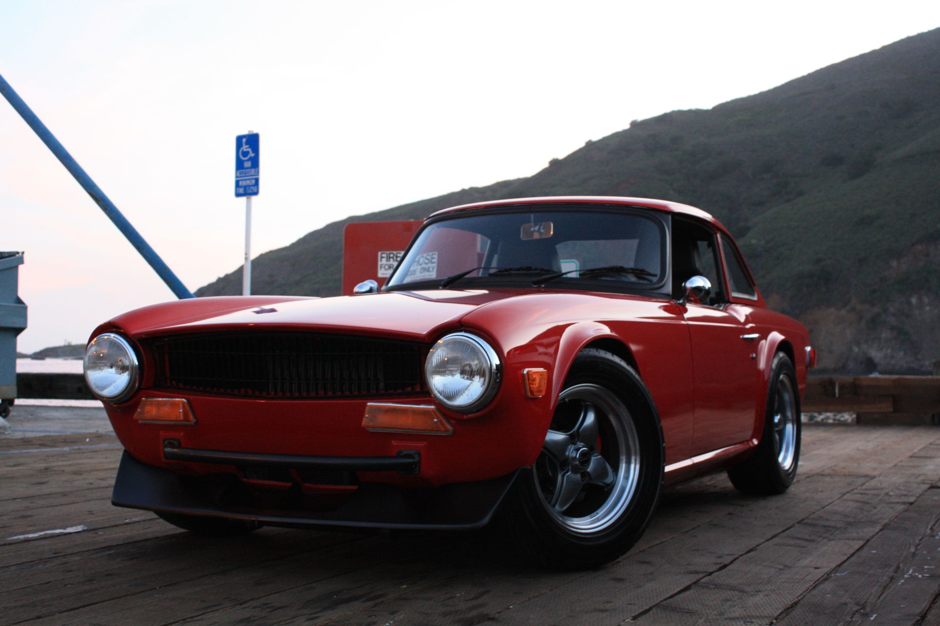 Triumph TR6 with VTO vintage aluminum wheels - Photo 13