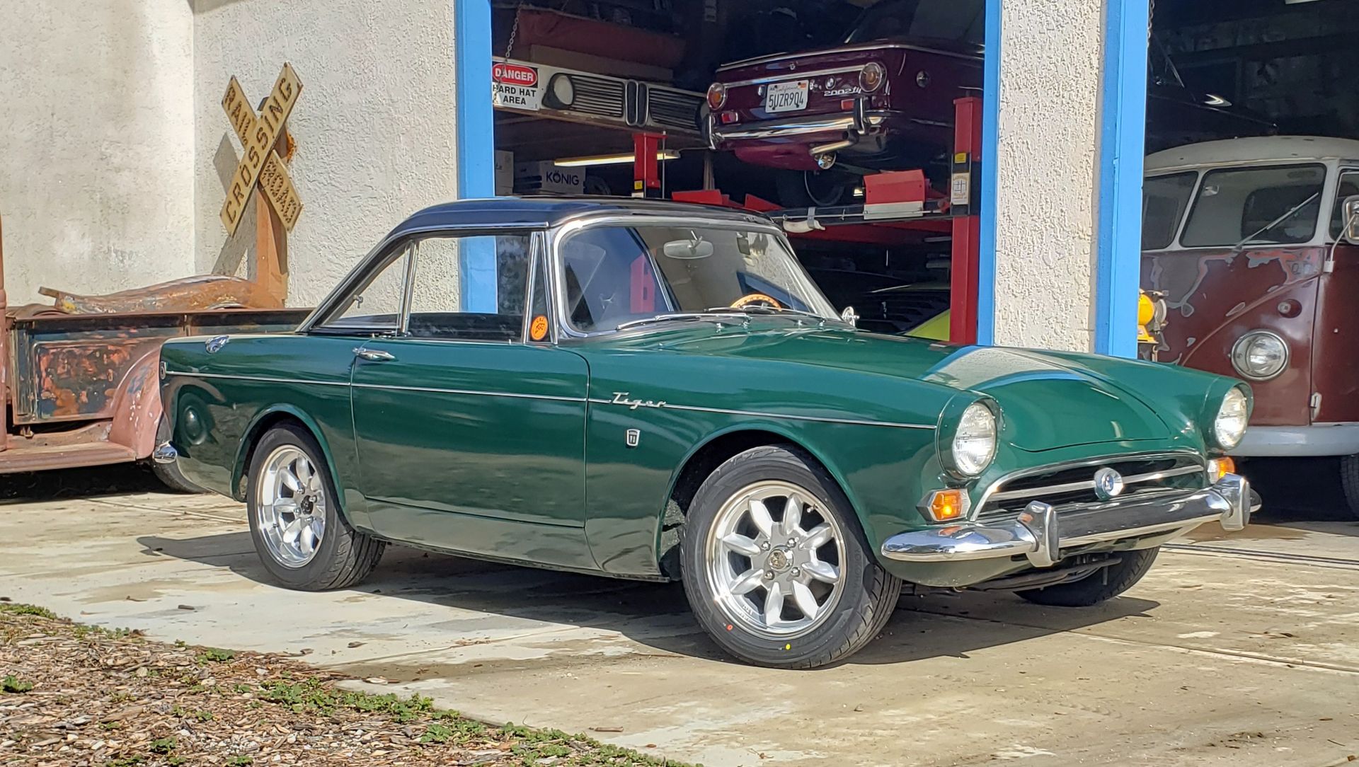 Sunbeam Tiger with VTO vintage aluminum wheels - Photo 1