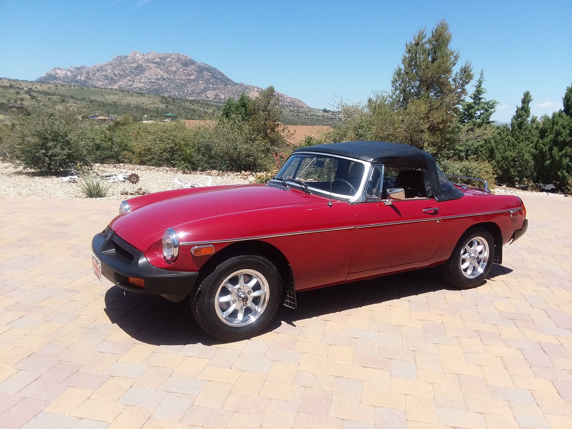 MG MGB/GT with VTO vintage aluminum wheels - Photo 4
