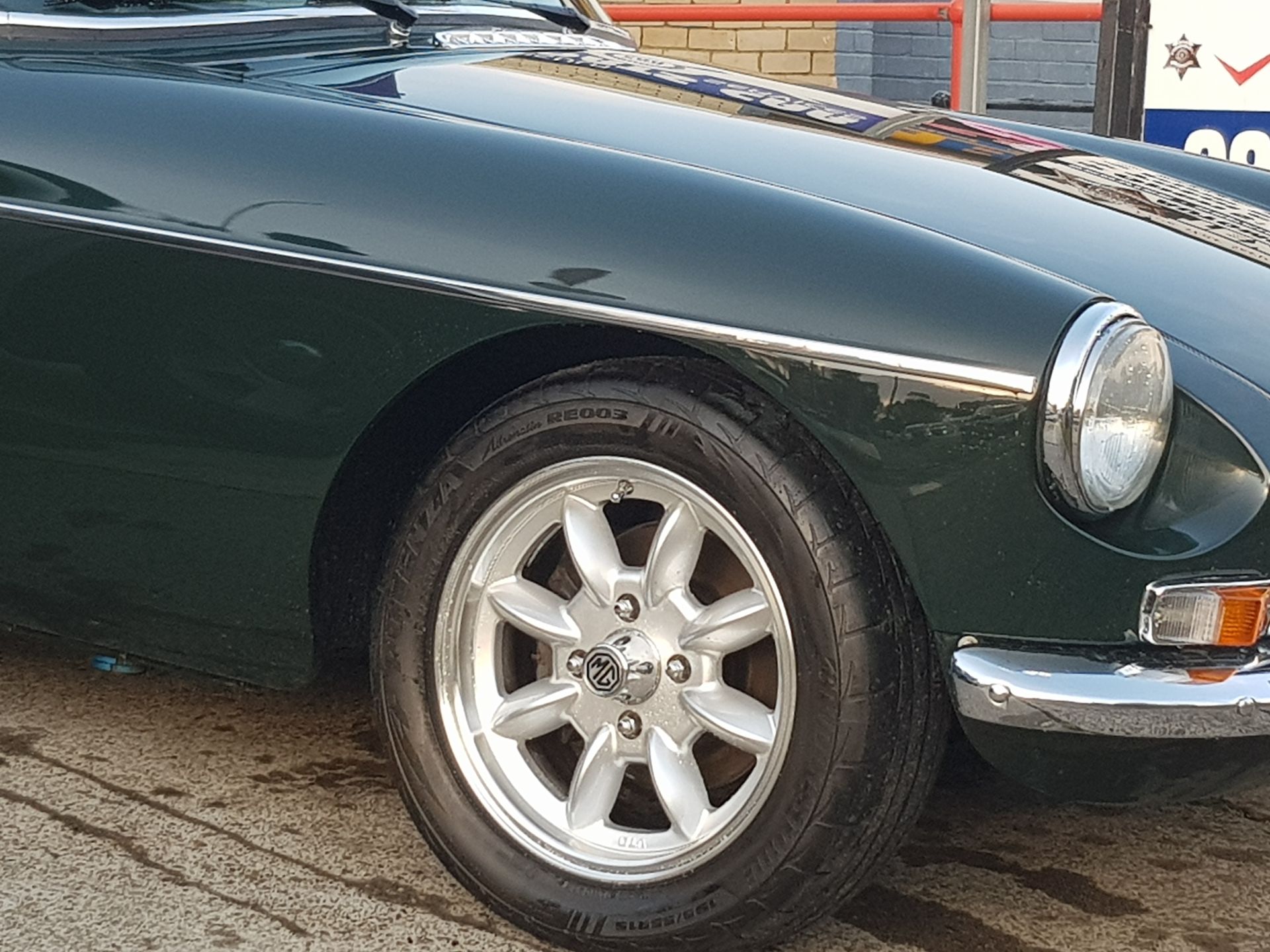 MG MGB/GT with VTO vintage aluminum wheels - Photo 10