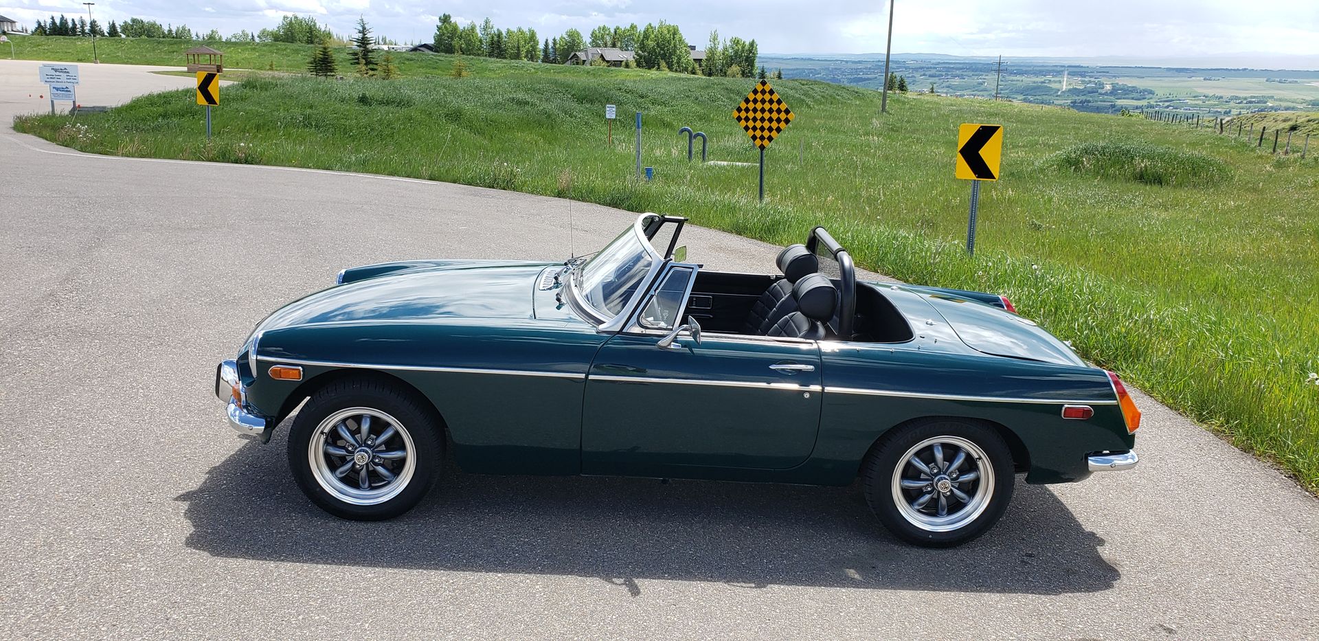 MG MGB/GT with VTO vintage aluminum wheels - Photo 13
