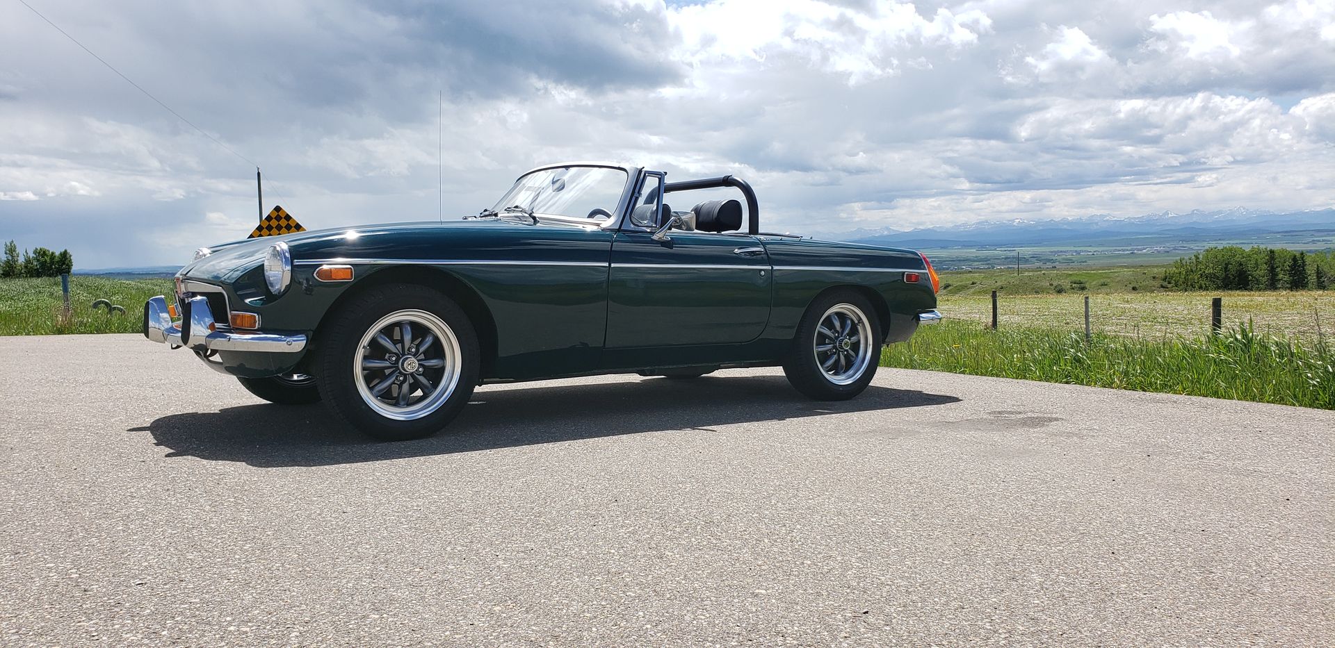 MG MGB/GT with VTO vintage aluminum wheels - Photo 14