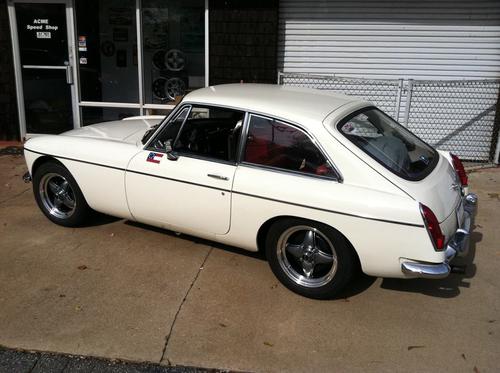MG MGB/GT with VTO vintage aluminum wheels - Photo 15