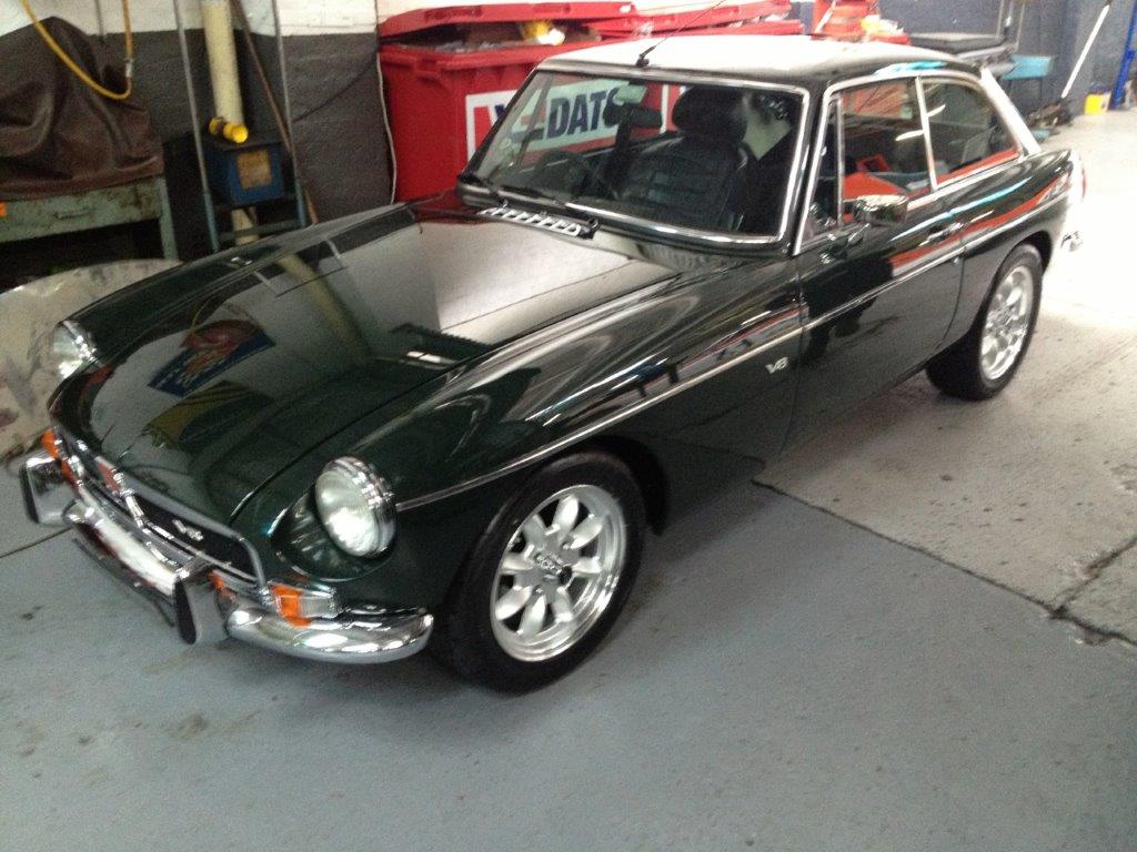 MG MGB/GT with VTO vintage aluminum wheels - Photo 33