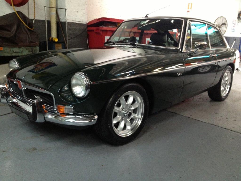 MG MGB/GT with VTO vintage aluminum wheels - Photo 37
