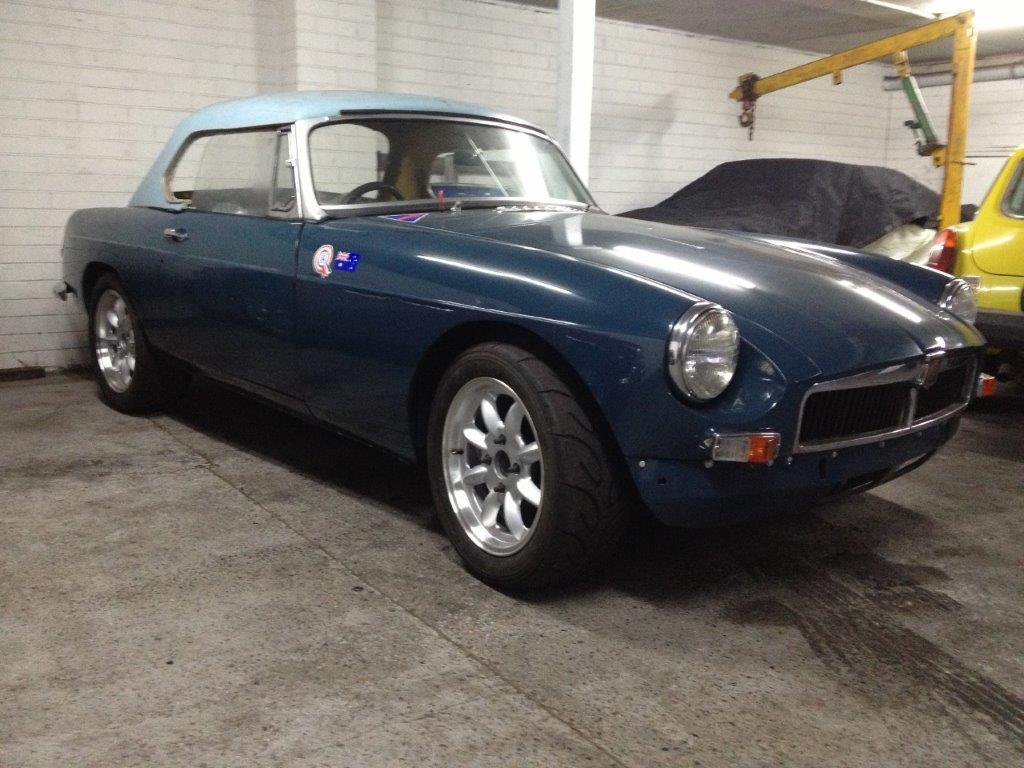 MG MGB/GT with VTO vintage aluminum wheels - Photo 39