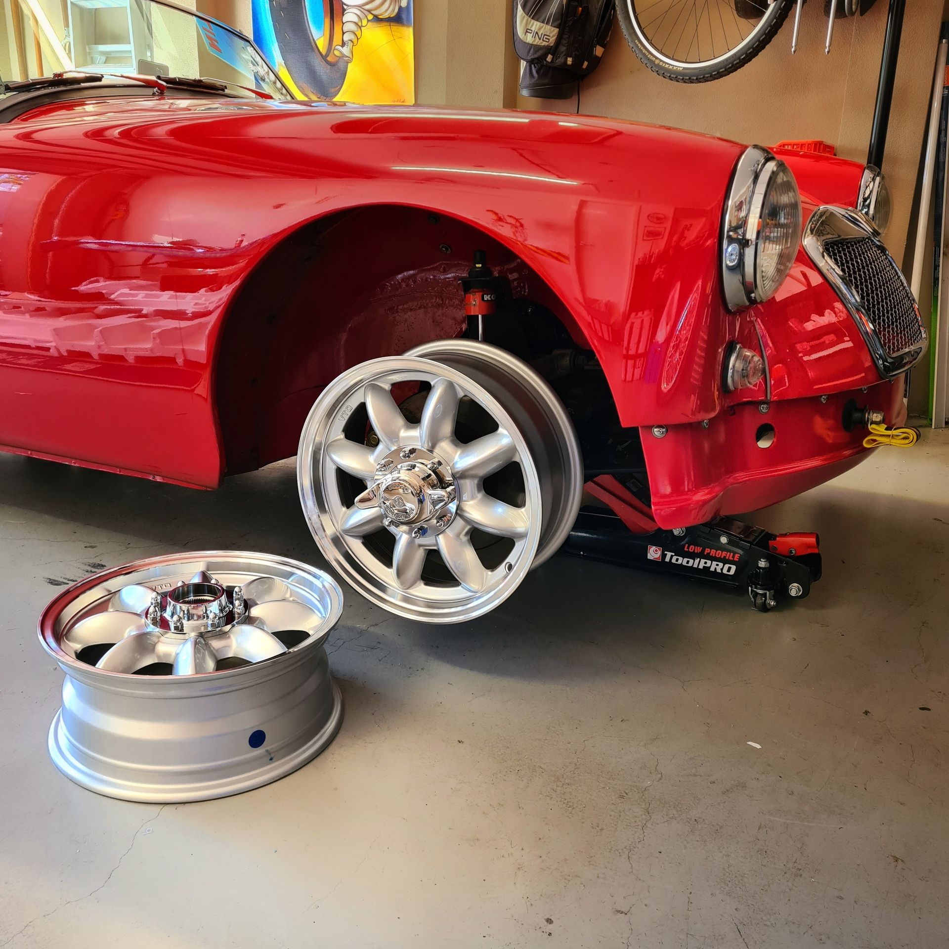 MG MGA with VTO vintage aluminum wheels - Photo 14