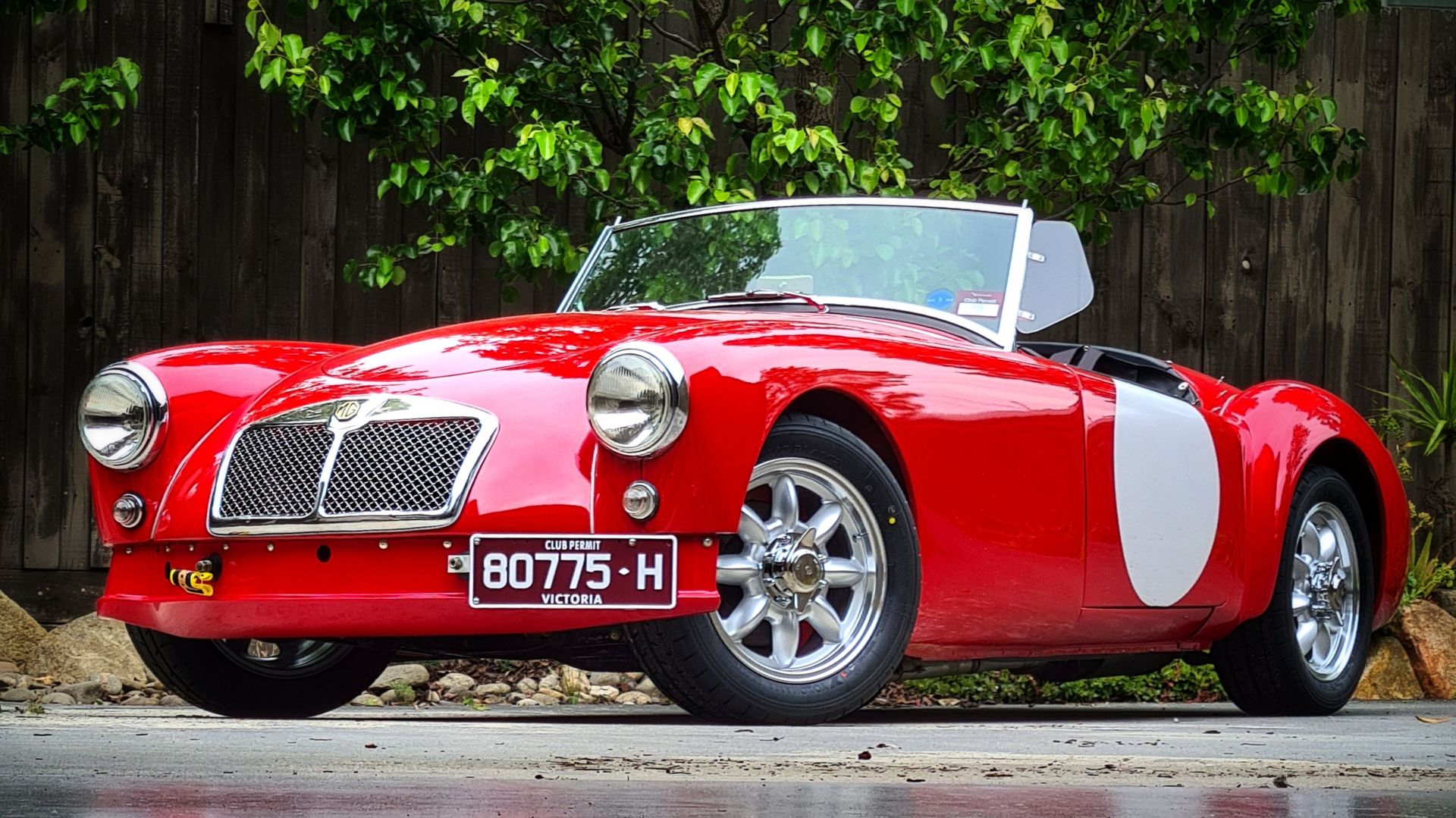MG MGA with VTO vintage aluminum wheels - Photo 32