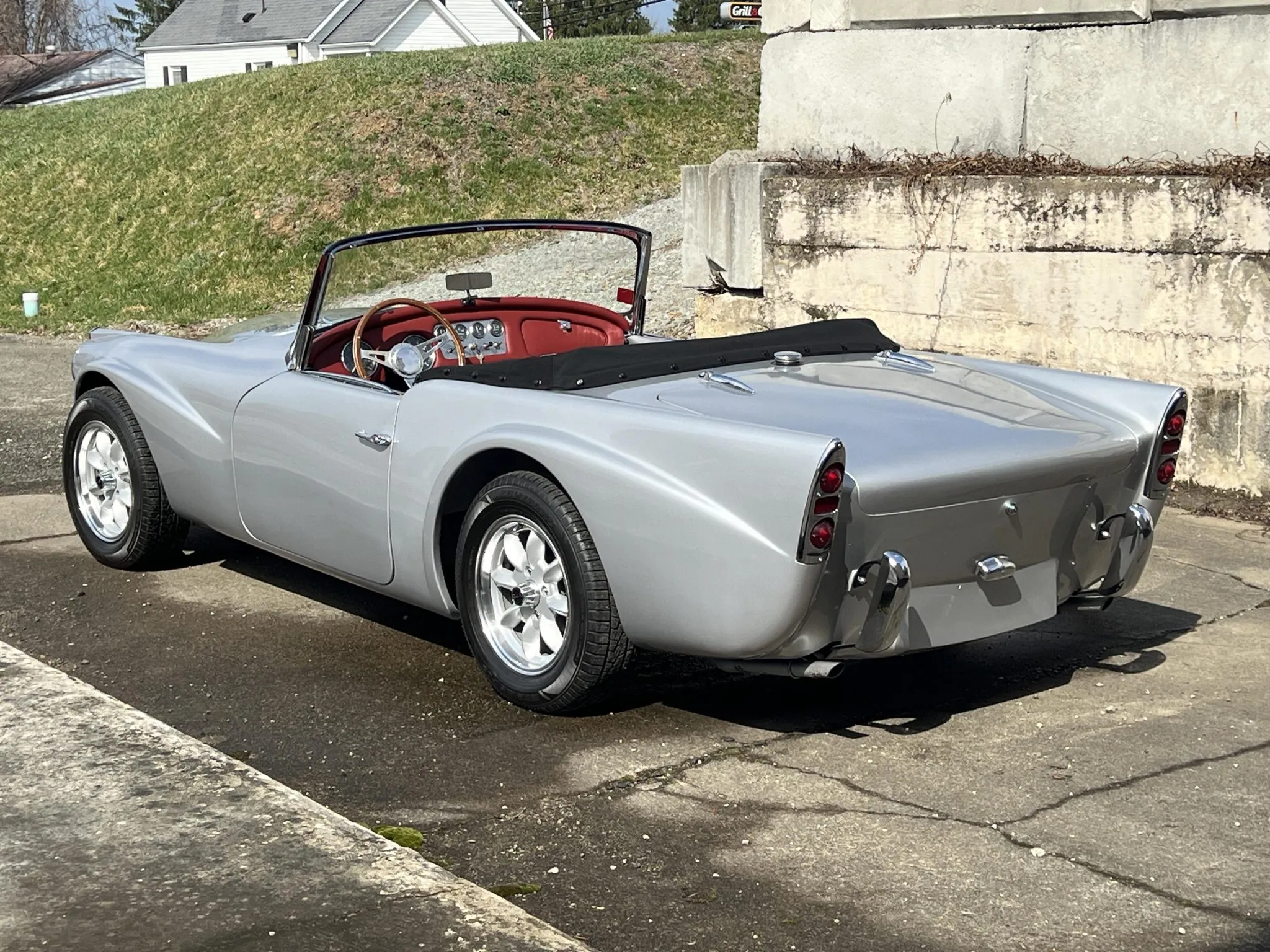 Diamler SP250 with VTO vintage aluminum wheels - Photo 2